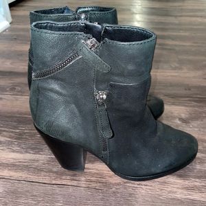 Vince Camuto cute little black booties